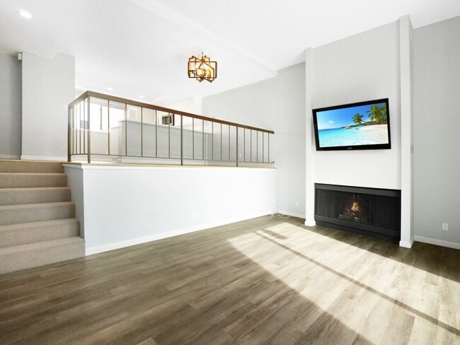 Photo - 405 2nd St