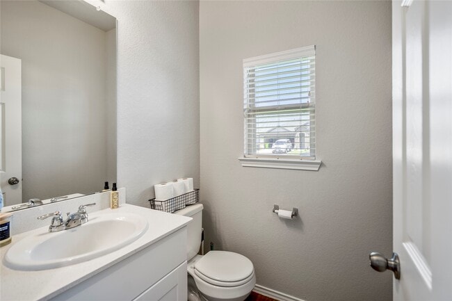 Photo - 210 Bellewood Mnr Dr