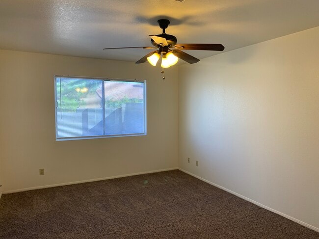 Photo - 1636 Palmae Way