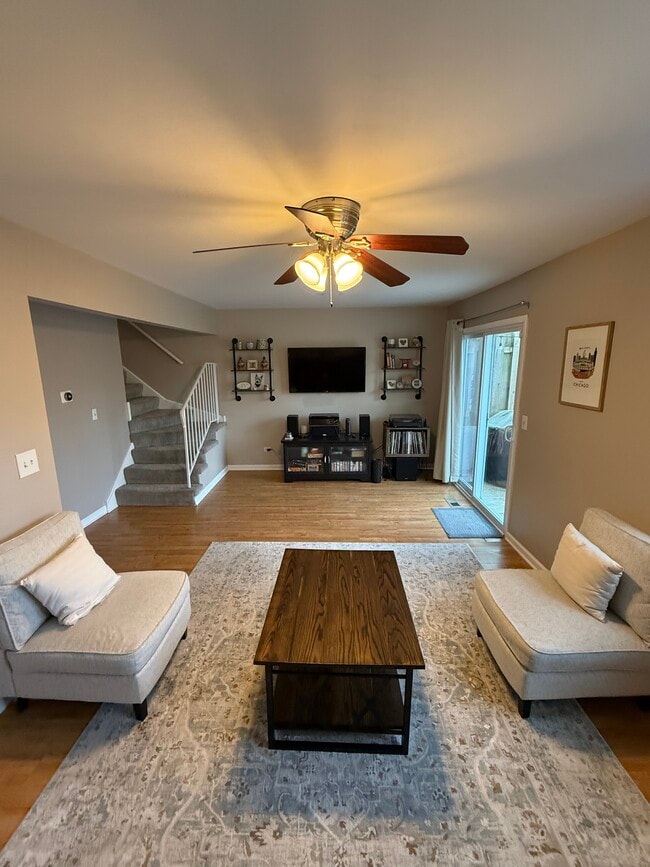 Photo - 7S478 Lynn Dr