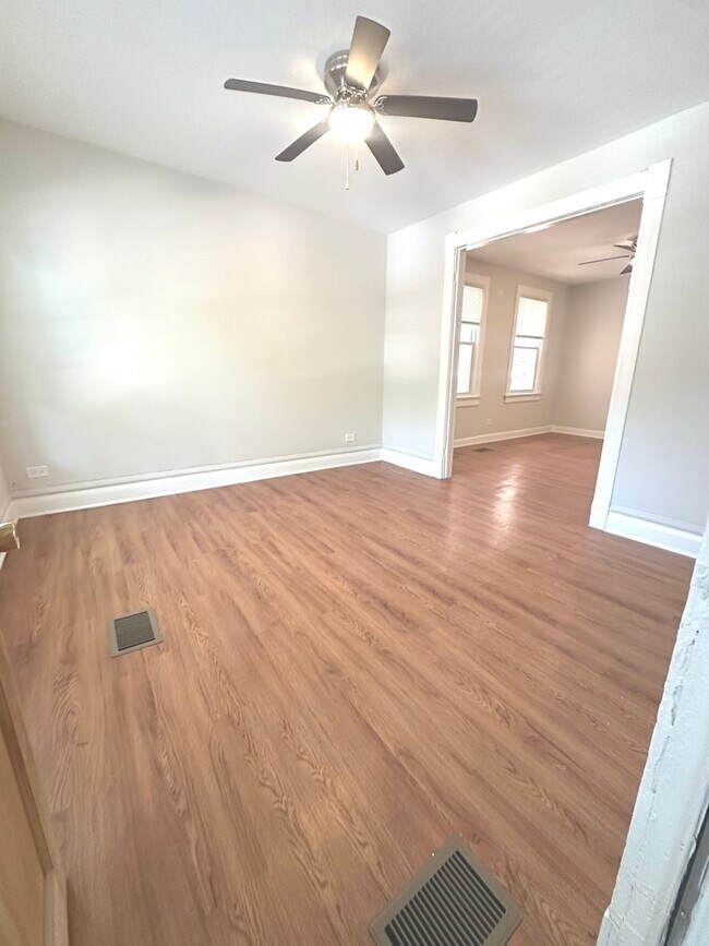 Photo - 731 W 16th St Unit 1
