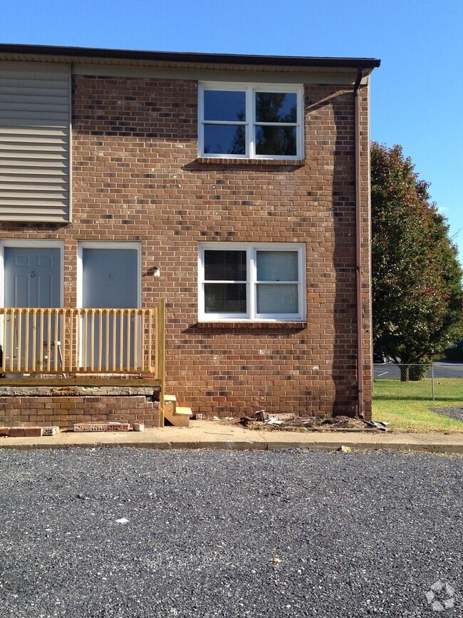 Building Photo - 2 Bedroom Townhouse for Rent in Bridgewater