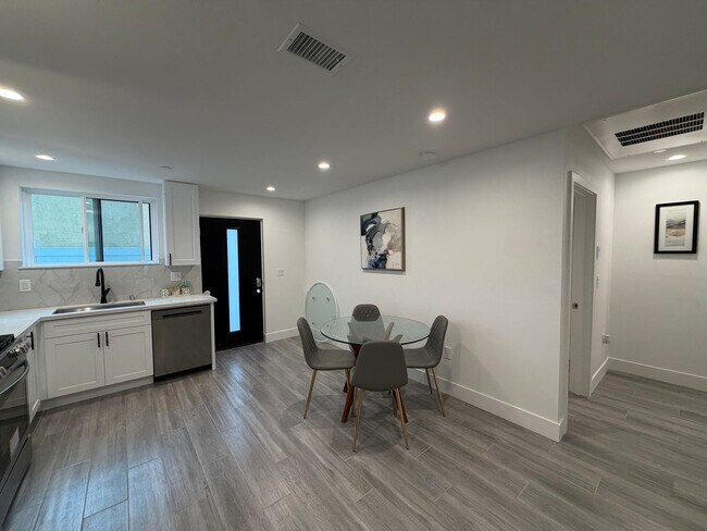 Photo - 3020 Normandie Ave Unidad C1-1