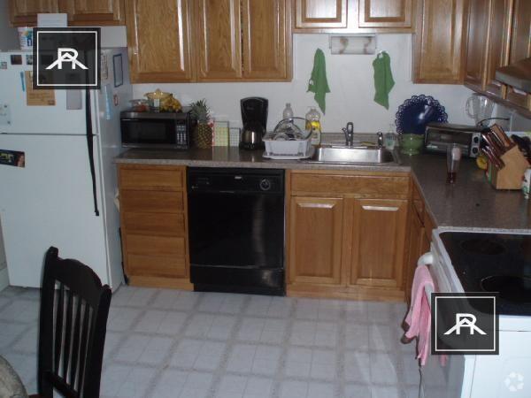 Building Photo - 4 bedroom in Brighton MA 02135 Unit 6 Rental