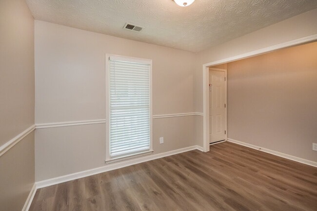 Photo - 9106 Tara Dr SW