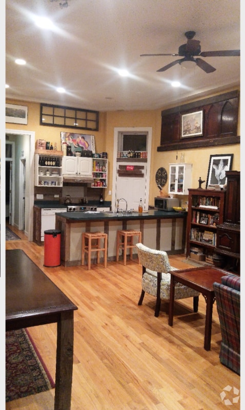Building Photo - 2857 N Damen Ave Rental