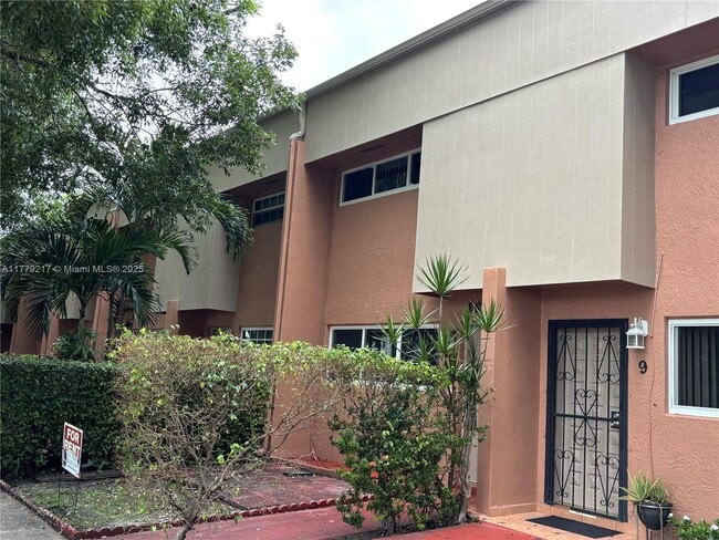 Photo - 10881 SW 6th St Unit 10