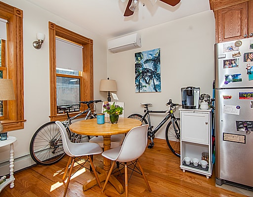 Photo - 137 Charles St