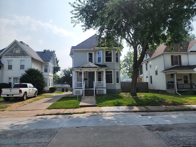 Building Photo - 1719 Farnam St Unit 2