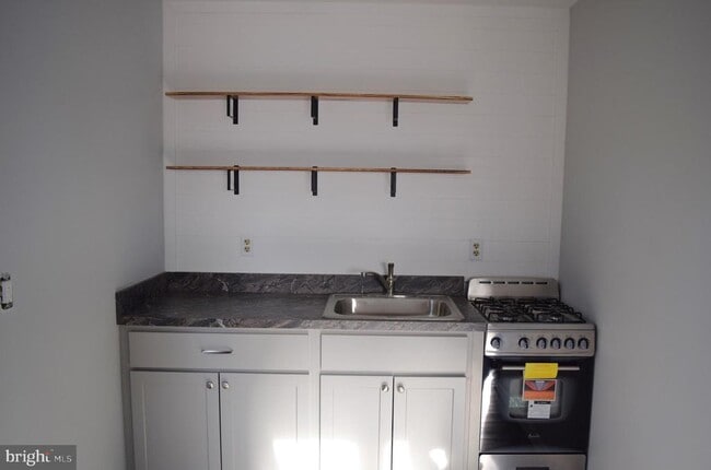 Photo - 901 Laurel St Unit APARTMENT #1