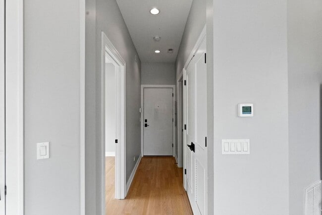 Photo - 1050 W Cornelia Ave