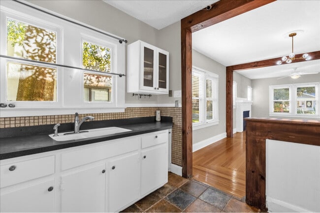 Photo - 1633 E Concord St