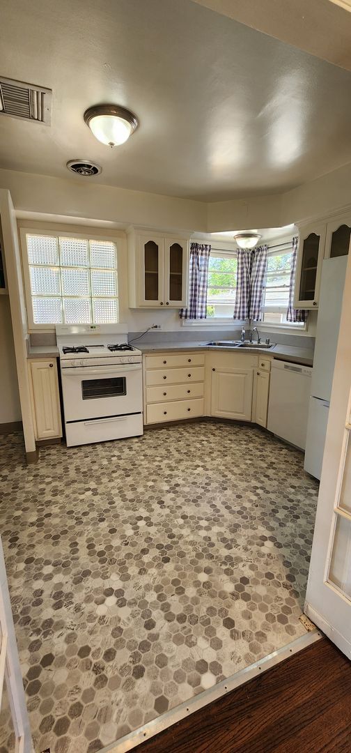 Photo - 5000 Unit 1680