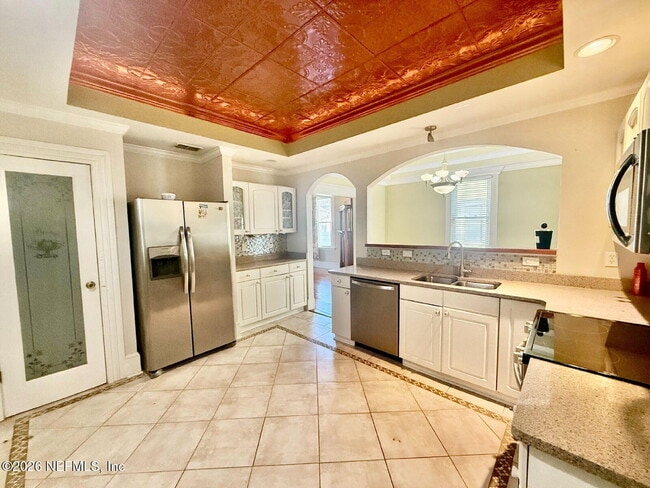 Photo - 134 E 6th St