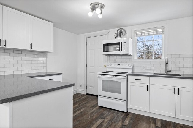 Building Photo - 835 Moy Ave