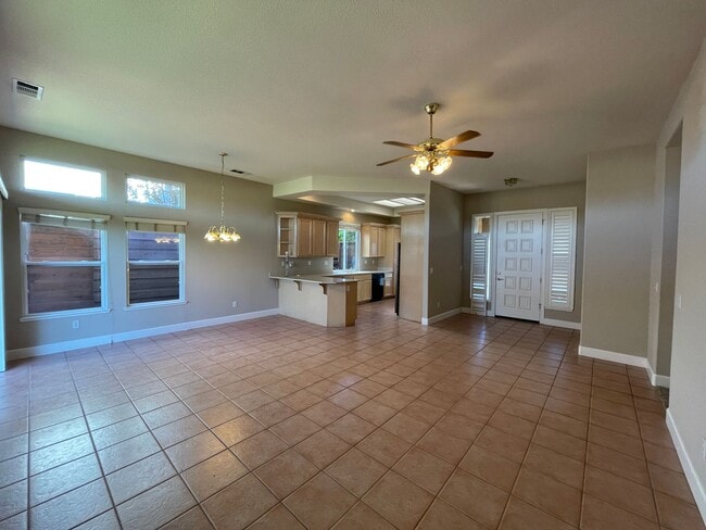 1621 Linnea Ln