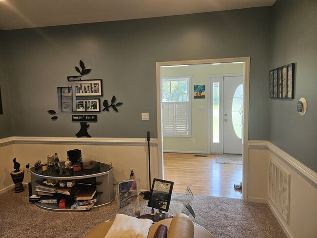 Photo - Beautiful unfurnished 4 bedroom, 2.5 bath ...