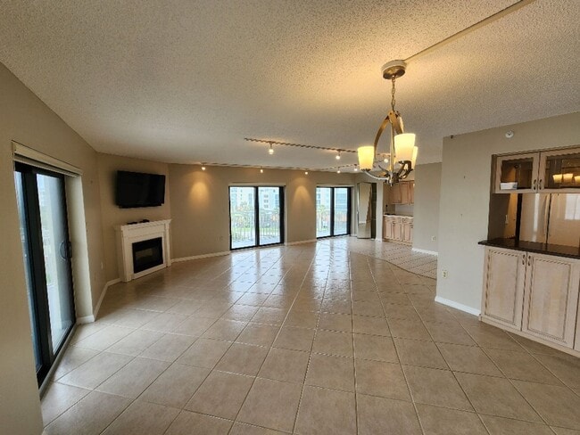 Photo - Beautiful 2 Bedroom Seascape Towers Oceanf...