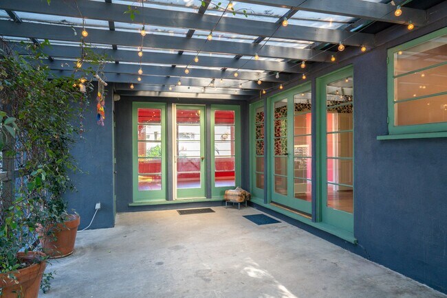 Photo - Vibrant 2b2b Franklin Hills / Los Feliz Home - Huge Private Grass Yard - Central HVAC