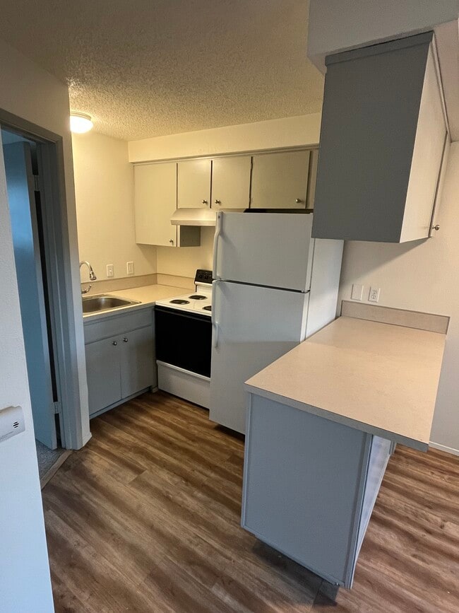 811 Cocina - Cedar Pointe Apartments