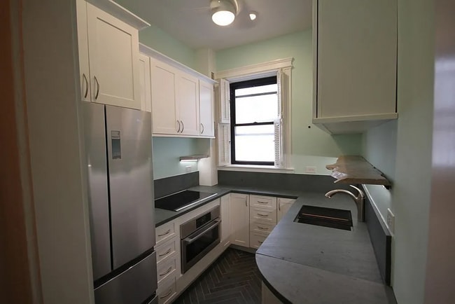 52 Charlesgate E