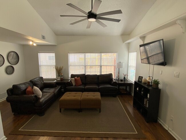 Photo - 2200 Parkside Dr