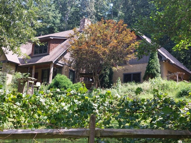 Building Photo - 33 Hoyt Rd Rental