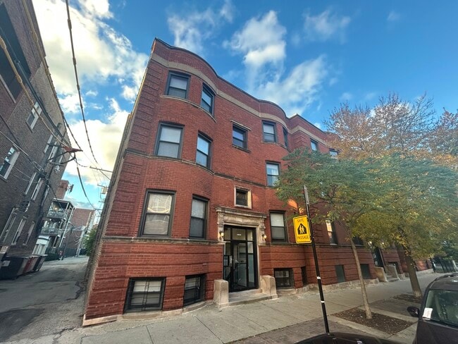 Building Photo - 1361 W Sunnyside Ave Unit GDN