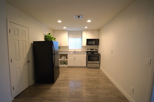 Kitchen - 9632 N 10th Ave Unit 1