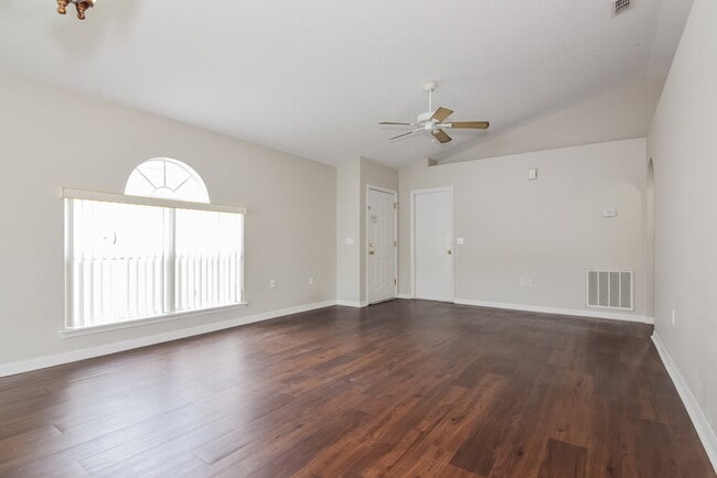 Photo - 5919 Lake Front Dr