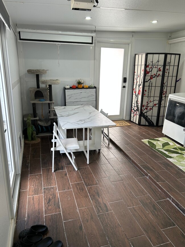 Photo - 315 W 41st St