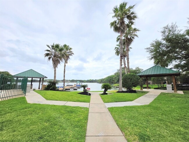Building Photo - 4018 N Crystal Lake Cir