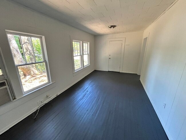 Photo - 209 Griffith Ave E