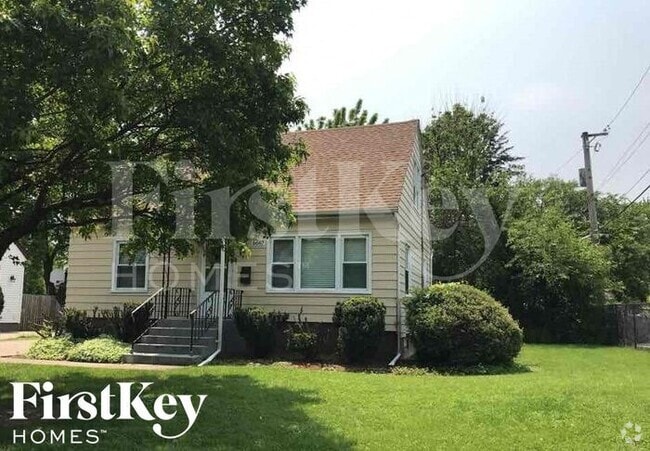 Building Photo - 6667 Glenview Dr Rental