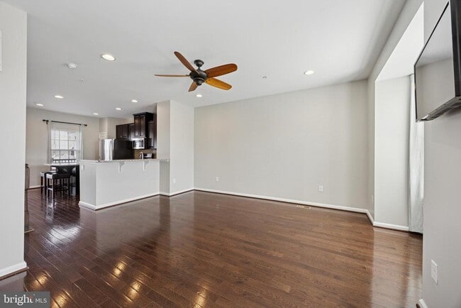 Photo - 641 Washington Sq