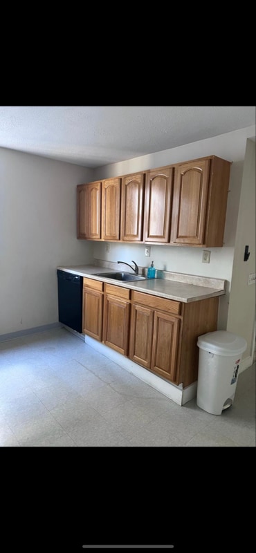 Building Photo - 32 Shute St