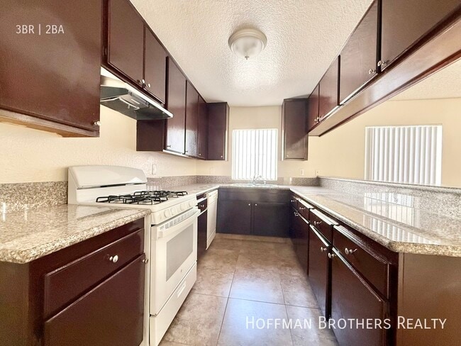 Building Photo - 8926 Burnet Ave Unit 119