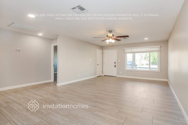 Photo - 2461 E Manhatton Dr