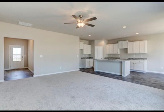 Photo - 398 Woodpecker Pt