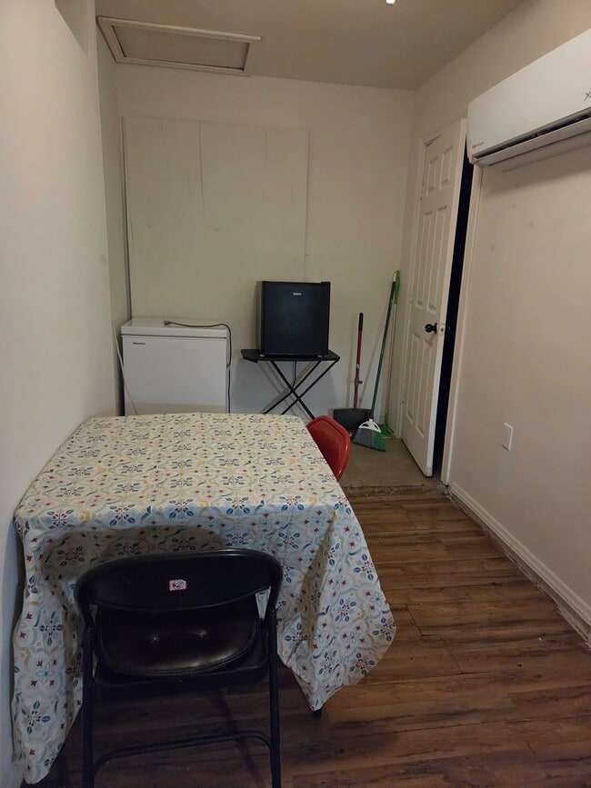 Building Photo - 2040 Lima Loop Unit Limita 2040