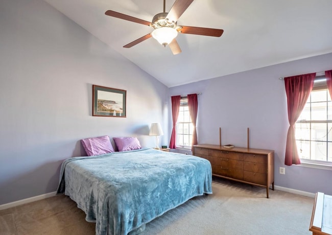 Photo - 43036 Demerrit St