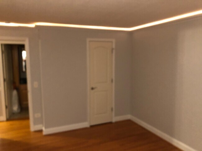 4936 N Leonard Dr Unit 4936 N Leonard, 2nd Floor