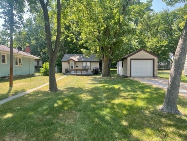 Building Photo - Cute 1 Bedroom 1 bathroom home!
