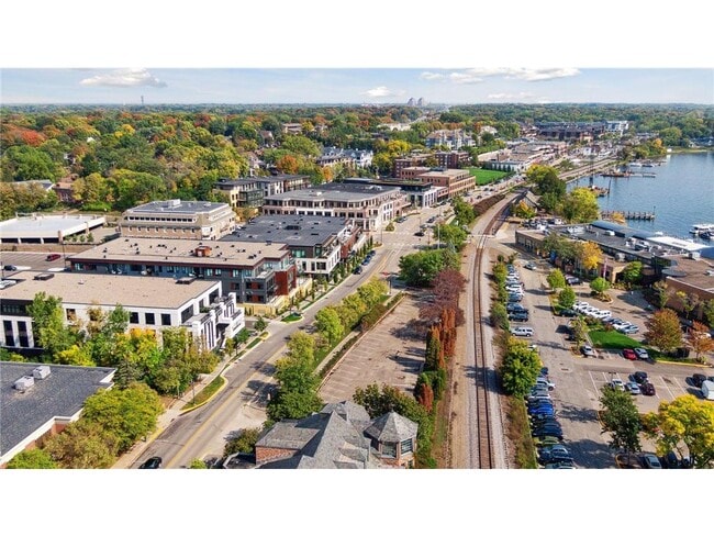 Photo - 253 Lake St E Unidad 212