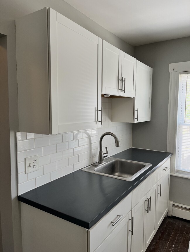 Building Photo - 140 Black Rock Ave Unit 3