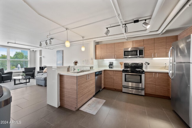 Photo - 535 W Thomas Rd Unidad 212