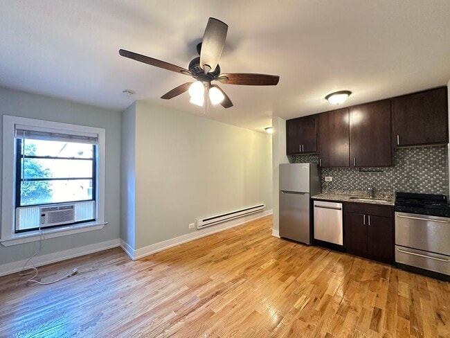 Photo - 816 W Cornelia Ave Apartments Unit A09C