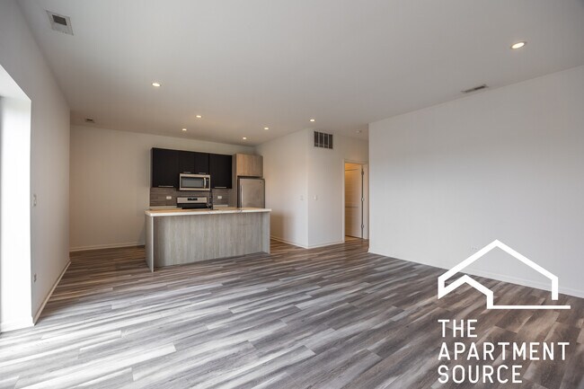 Photo - 2533 W Fullerton Ave Unit 03