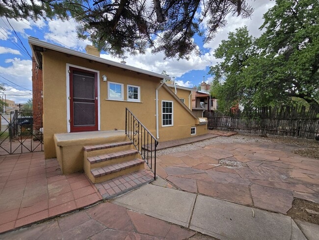 Building Photo - 310 Staab St