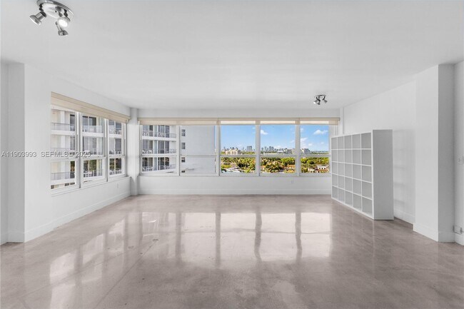 Photo - 4925 Collins Ave Unit 8F